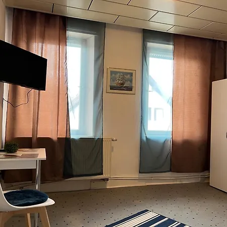 4 Apartment *